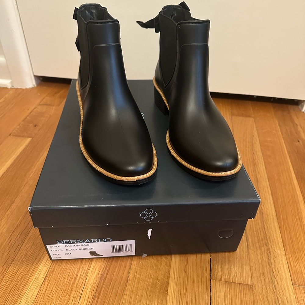 Bernardo Stylish Black Chelsea Boots